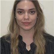 Soy una joven licenciada en historia que busco transmitir a los alumnos mis conocimientos en la materia